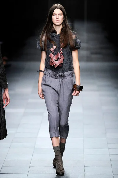 Look 32